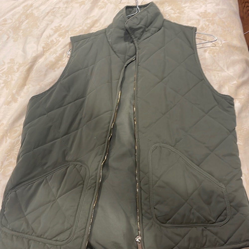 Olive puffer vest from Francesca’s size medium